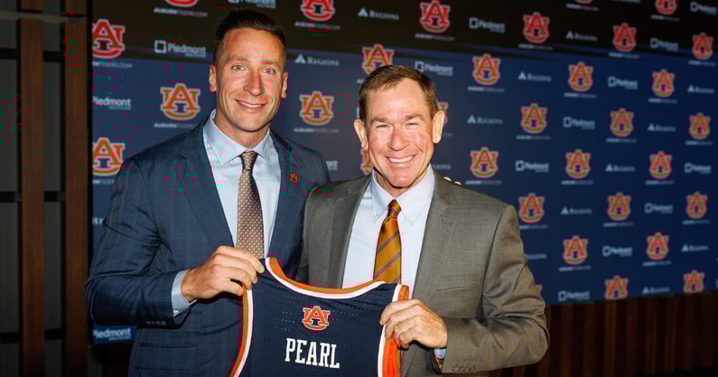 Steven Pearl and John Cohen. (Photo by Auburn Athletics)