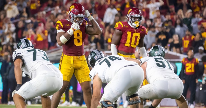 USC defenders Devan Thompkins and Braylan Shelby