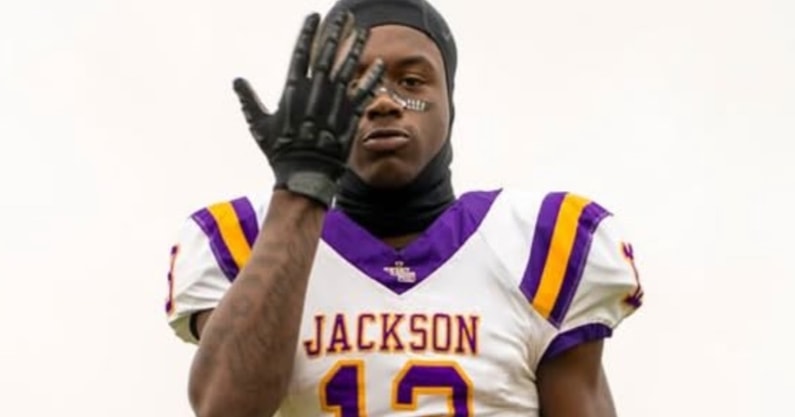 Ezavier Crowell