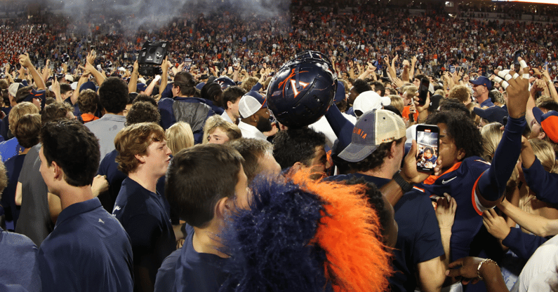 Joe-Tessitore-slams-Virginia-fan-who-flipped-off-Tommy-Castellanos