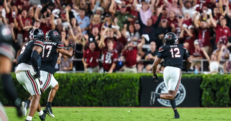 South Carolina Gamecocks linebacker Jatius Geer (12) returns a fumble for a touchdown against the Kentucky Wildcats in the second quarter at Williams-Brice Stadium. Mandatory Credit: Jeff Blake-Imagn Images