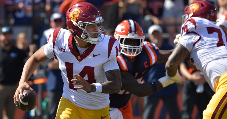 USC Trojans quarterback Jayden Maiava (14) scrambles with the ball during the second half against the Illinois Fighting Illini at Memorial Stadium