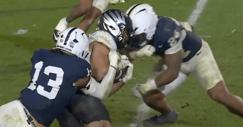 Officials-controversially-uphold-no-targeting-call-against-Penn-State-vs-Oregon