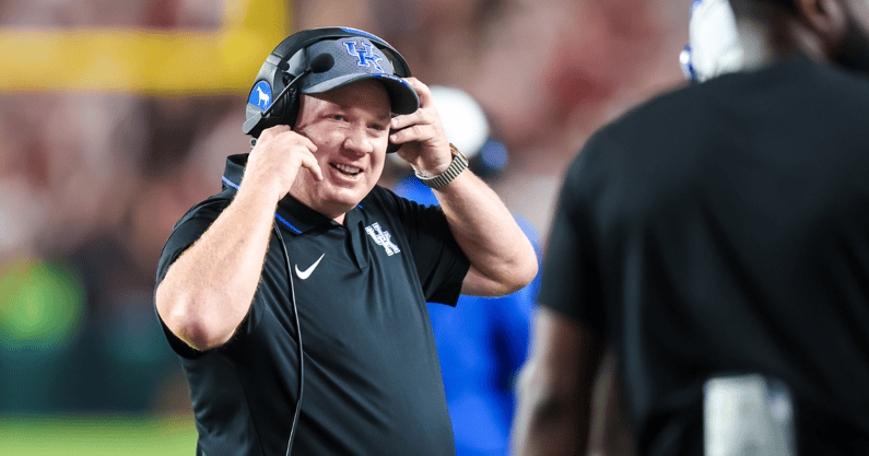 Kentucky head coach Mark Stoops on the sideline during another Kentucky loss to South Carolina, via Jeff Blake-Imagn Images