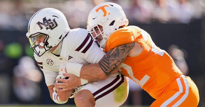 Brianna Paciorka/News Sentinel / USA TODAY NETWORK via Imagn Images | Tennessee linebacker Jeremiah Telander (22) defends a Mississippi State player during a college football game between Tennessee and Mississippi State at Davis Wade Stadium in Starkville, Miss., on Sept. 27, 2025.
