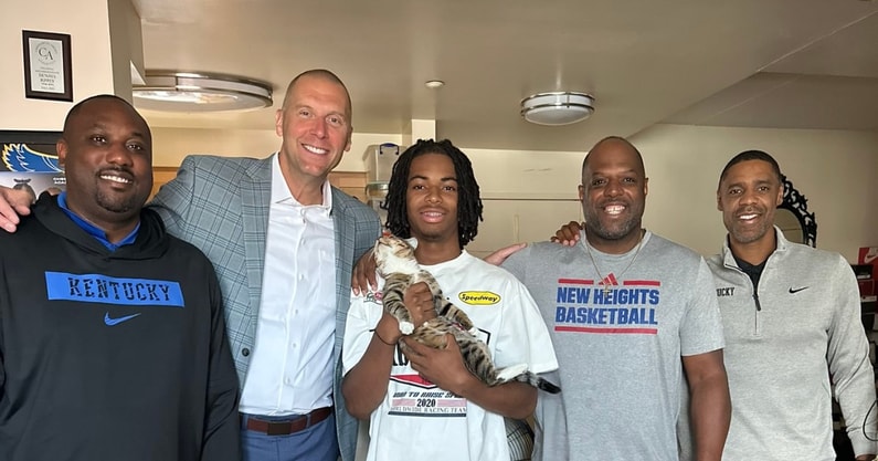 Deron Rippey Jr. with the Kentucky staff (Photo provided by Deron Rippey Sr.)