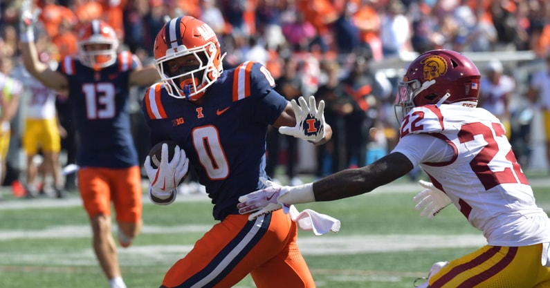 Illinois Fighting Illini wide receiver Justin Bowick (0) runs past USC Trojans cornerback Braylon Conley (22) and scores on a 25 yard reception for a touchdown during the second half at Memorial Stadium