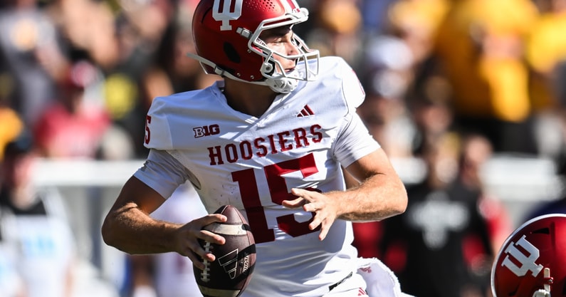 NCAA Football: Indiana at Iowa