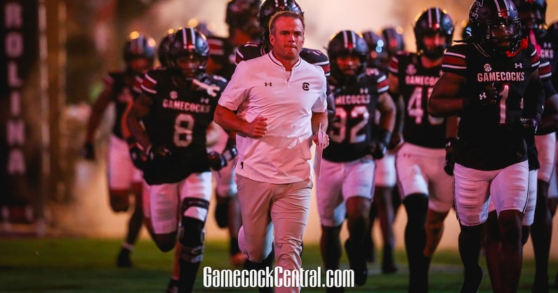 South Carolina coach Shane Beamer and his team (Photo: Katie Dugan | GamecockCentral.com)