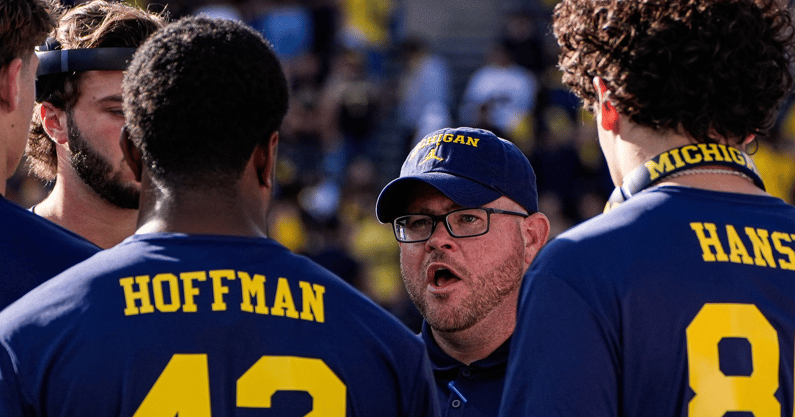 Michigan tight ends coach Steve Casula talks to players in a huddle during warm up ahead of the New Mexico game at Michigan Stadium in Ann Arbor on Saturday, August 30, 2025. © Junfu Han / USA TODAY NETWORK via Imagn Images