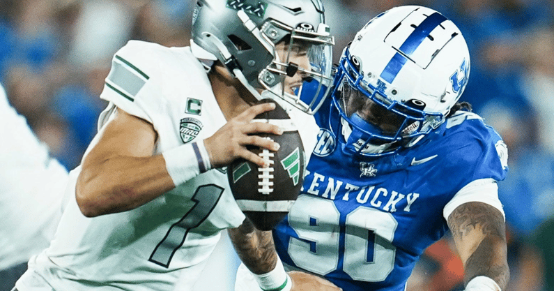Kentucky DL Mi'Quise Humphrey-Grace goes for a sack against Eastern Michigan