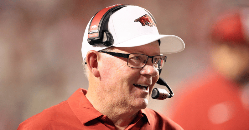 Bobby-Petrino-reacts-to-players-upset-with-Arkansas-firing-Travis-Williams