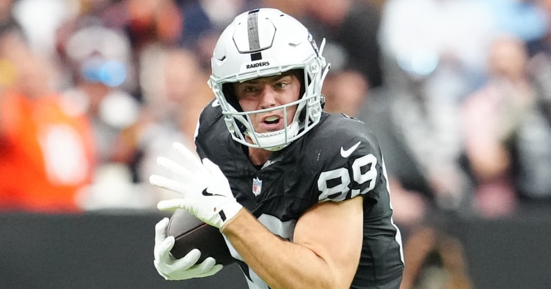 Brock-Bowers-injury-update-Raiders-star-trending-towards-not-playing-vs-Colts-per-report