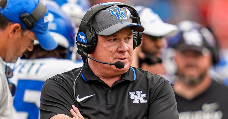 Mark-Stoops-states-there-is-zero-chance-he-is-stepping-down-as-Kentucky-head-coach