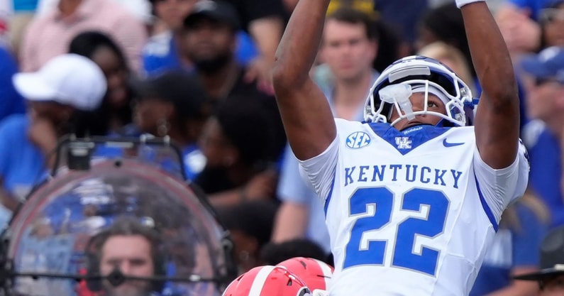 Kentucky WR Cam Miller makes a catch in the fourth quarter at Georgia,