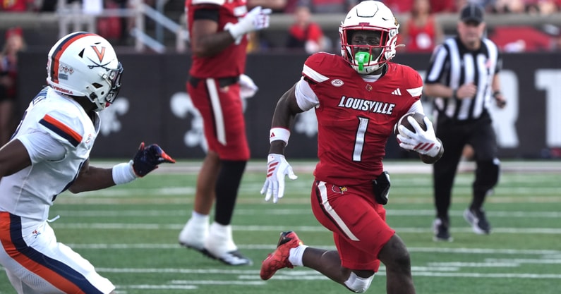 Louisville’s Isaac Brown runs the ball against Virginia at L&N Stadium Saturday. Ocr. 4, 2025