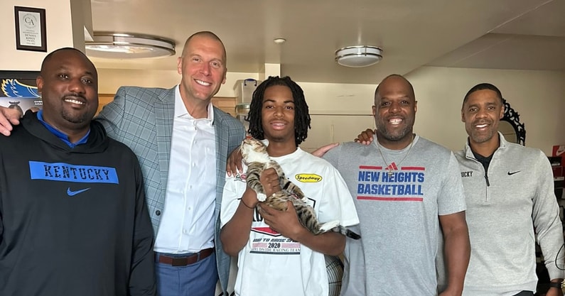 Deron Rippey Jr. with the Kentucky staff (Photo provided by Deron Rippey Sr.)