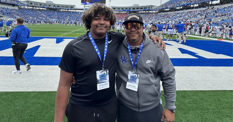 Woodford County 2027 offensive lineman Justyn Perez (left) | via X/Twitter: @itz_justyn