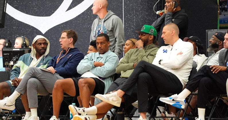 July 19, 2025; North Augusta, South Carolina, USA; NBA star Carmelo Anthony (center right) talks to University of Kentucky basketball coach Mark Pope (right) during the Team Why Not and Team CP3 game at the Nike EYBL Peach Jam at Riverview Park Activity Center. Team Why Not won 66-63. Mandatory Credit: Katie Goodale - Augusta Chronicle/USA TODAY NETWORK