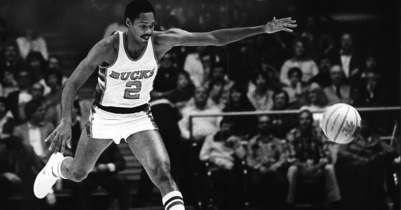 Junior Bridgeman runs down the ball during a gam in January, 1987.
