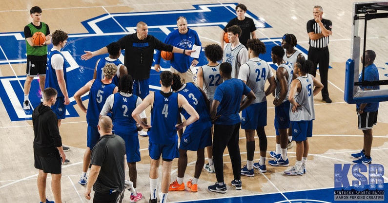kentucky-basketball-mark-pope-coaches-practice-battles-competitive-fire-depth