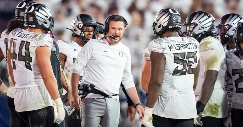 Oregon head coach Dan Lanning