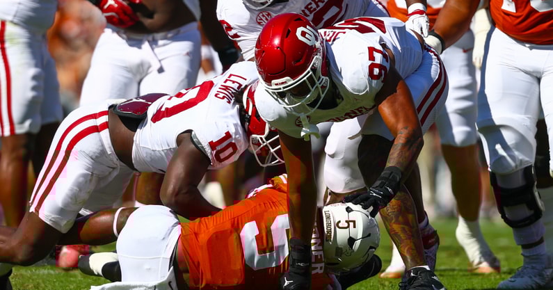 Derek-Simmons-Trevor-Goosby-injury-update-OU-Texas-OT-leave-game-amid-offensive-line-woes