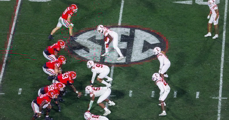 20231111_AJW_FB_OLE_MISS_3259