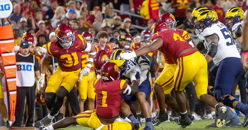 USC's Defense shuts down Michigan