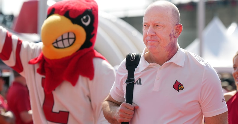 Louisville coach Jeff Brohm on the Card March before the game of Louisville against Virginia at L&N Stadium Saturday. Ocr. 4, 2025