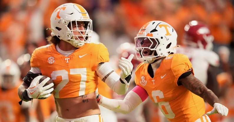 Saul Young/News Sentinel / USA TODAY NETWORK via Imagn Images | Tennessee linebacker Jadon Perlotte (27) is encouraged to run the ball by Tennessee defensive back Jalen McMurray (6) after Perlotte picked up a fumbled ball during the NCAA college football game againstArkansas on Oct. 11, 2025, in Knoxville, Tennessee.