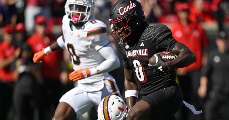 Oct 19, 2024; Louisville, Kentucky, USA; Louisville Cardinals wide receiver Chris Bell (0) runs the ball against the Miami Hurricanes during the first half at L&N Federal Credit Union Stadium. Mandatory Credit: Jamie Rhodes-Imagn Images
