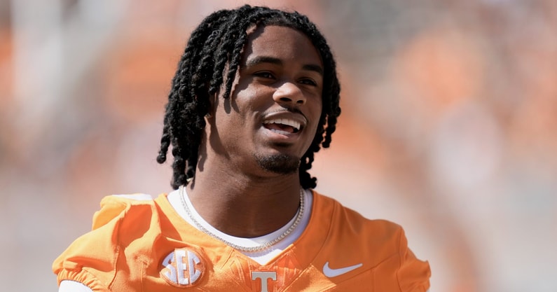 Caitie McMekin/News Sentinel / USA TODAY NETWORK via Imagn Images | Tennessee defensive back Jermod McCoy (3) before a college football game between Tennessee and UAB at Neyland Stadium in Knoxville, Tenn., on Sept. 20, 2025.