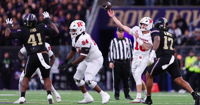 Rutgers Football quarterback Athan Kaliakmanis