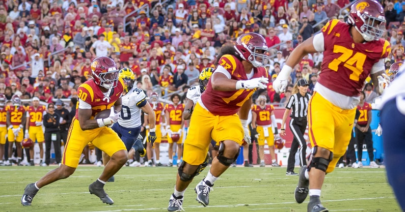 USC running back King Miller carries the ball behind offensive linemen Justin Tauanuu and Alani Noa