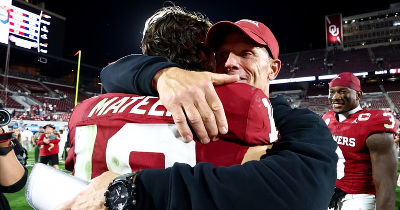 Brent-Venables-praises-John-Mateer-leadership-after-loss-adversity