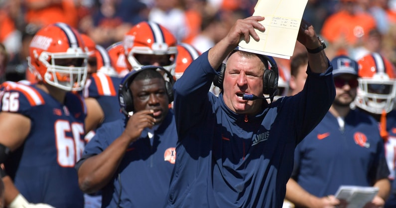 NCAA Football: Southern California at Illinois