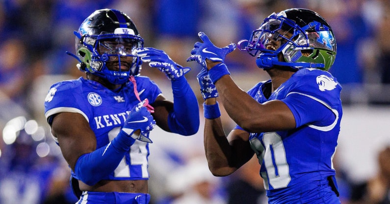 Kentucky-storms-the-field-following-upset-of-No-21-Texas