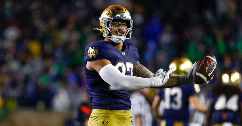 Notre Dame LB Kyngstonn Viliamu-Asa USC