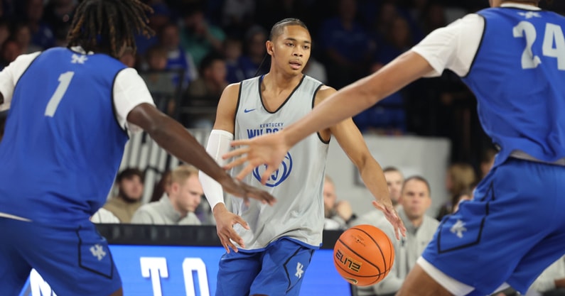 Jaland Lowe dribbles the ball during the Kentucky Basketball Blue White Game on 10/17/2025 - Dr. Michael Huang, Kentucky Sports Radio/On3