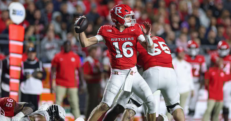 Rutgers Football quarterback Athan Kaliakmanis