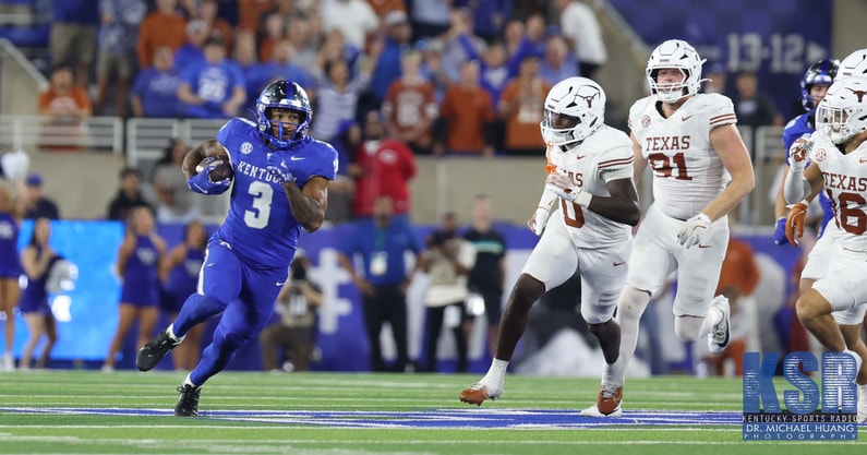 Kentucky RB Seth McGowan breaks free vs. Texas, via Dr. Michael Huang, KSR