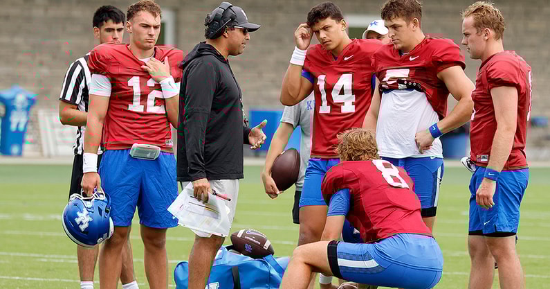 1 - Hamdan with QBs 3 _MG_2916