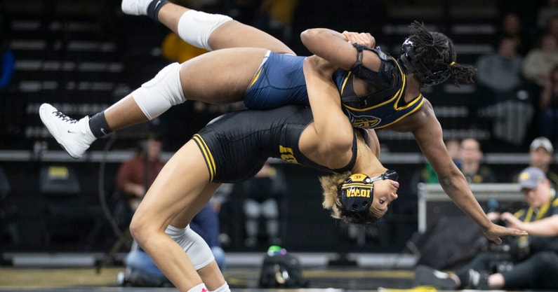 Kennedy Blades suplex