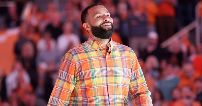 Jan 14, 2023; Knoxville, Tennessee, USA; Former Tennessee Volunteer Chris Lofton has his jersey retired during halftime of the game against the Kentucky Wildcats at Thompson-Boling Arena. Mandatory Credit: Randy Sartin-USA TODAY Sports