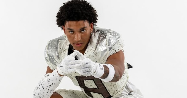 Copy of Copy of four-star-julian-phillips-discusses-recruitment-official-visits - 2025-10-23T093333.429