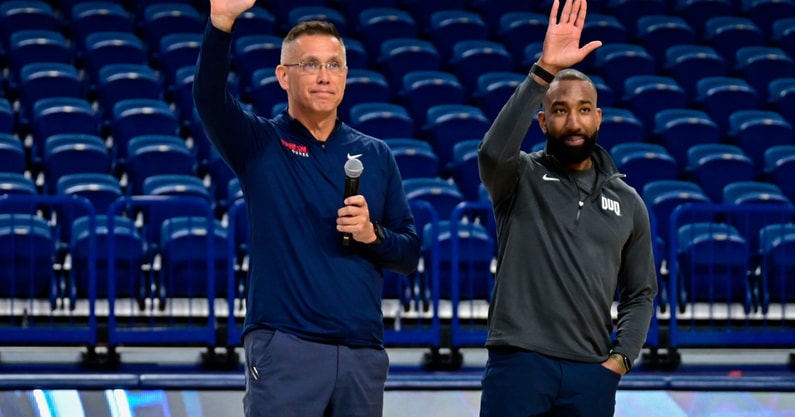 10-23-2025 Duquesne Basletball Tip Off-8836
