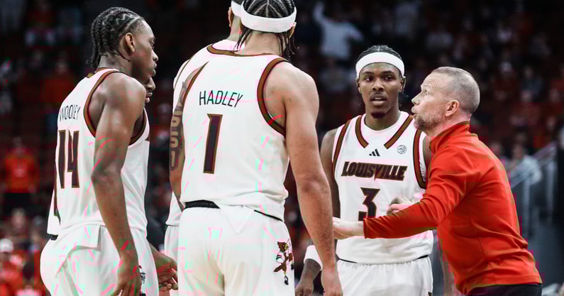Louisville Cardinals men's basketball coach Pat Kelsey talks to his team during the exhibition game against Kansas at the KFC Yum! Center in Louisville, Kentucky Friday, October 24, 2025.
