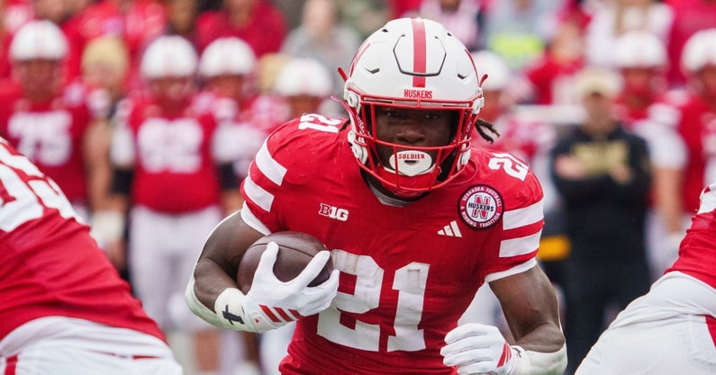Nebraska football running back Emmett Johnson (21) runs the ball against the Northwestern Wildcats during the first quarter at Memorial Stadium.