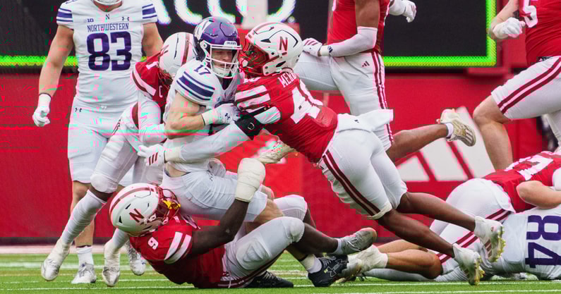 Nebraska football LBs Dawson Merritt (40) and Vincent Shavers Jr. (9) vs. Northwestern